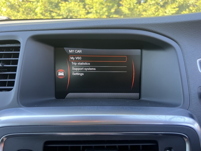 Volvo V60 T4 R-Design - U11896