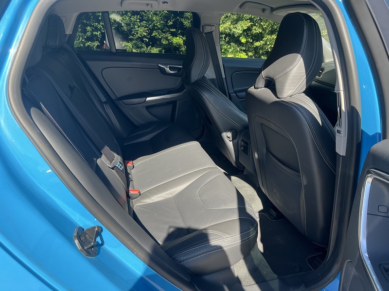 Volvo V60 T4 R-Design - U11896