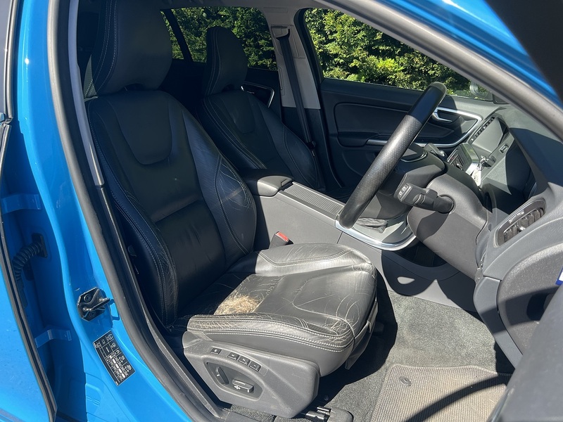 Volvo V60 T4 R-Design - U11896