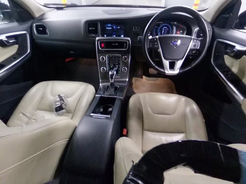 Volvo V60 T5 Cross Country SE - U11900