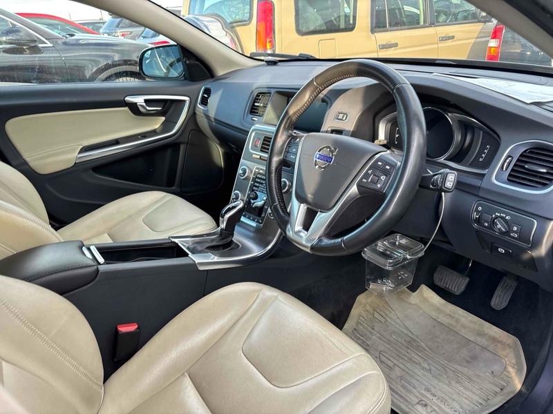 Volvo V60 T5 Cross Country SE - U11900