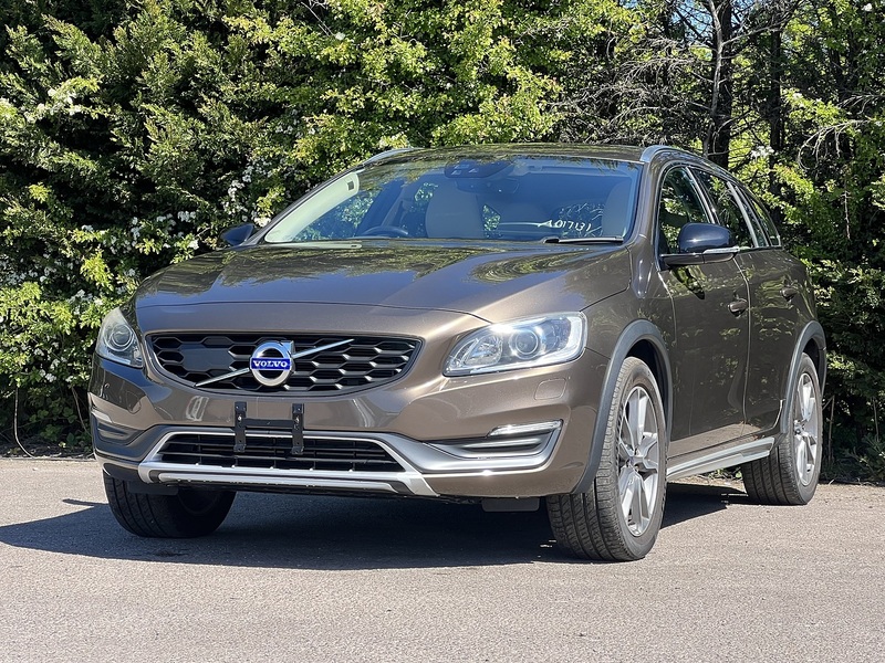 Volvo V60 T5 Cross Country SE - U11900