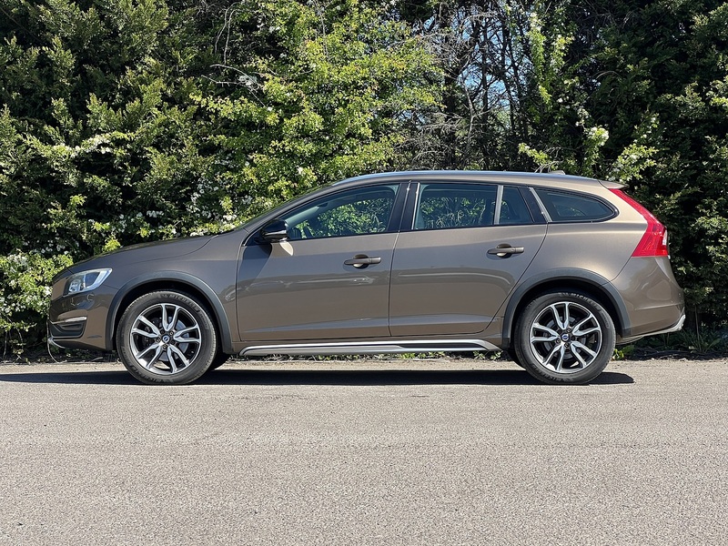 Volvo V60 T5 Cross Country SE - U11900