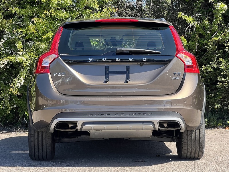 Volvo V60 T5 Cross Country SE - U11900
