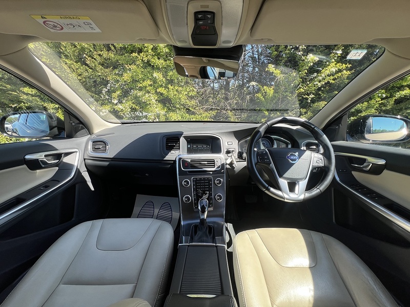Volvo V60 T5 Cross Country SE - U11900