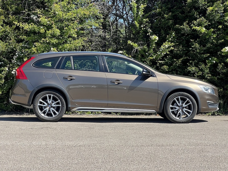 Volvo V60 T5 Cross Country SE - U11900