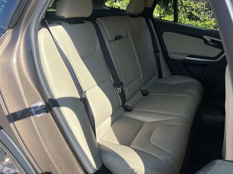 Volvo V60 T5 Cross Country SE - U11900