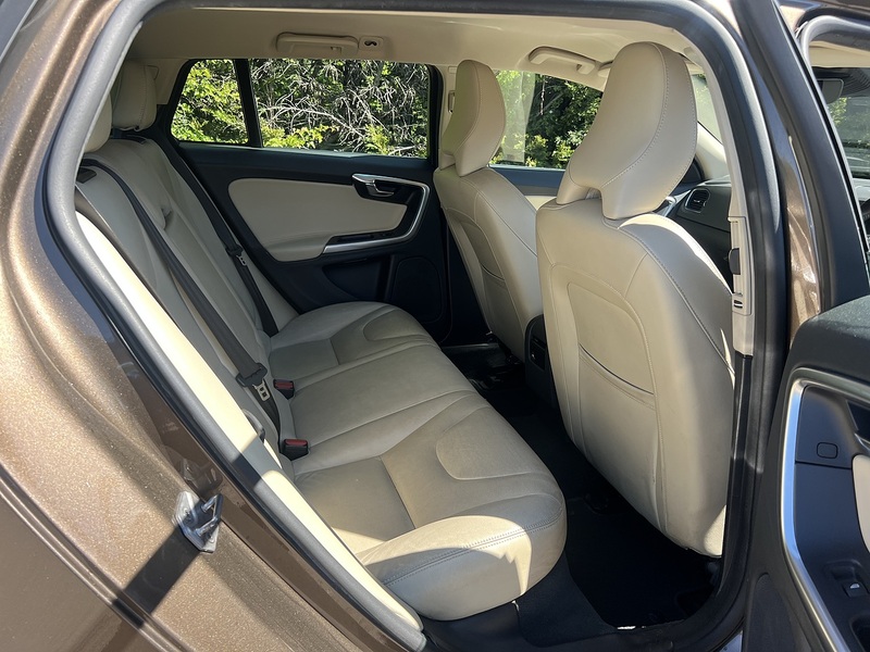 Volvo V60 T5 Cross Country SE - U11900