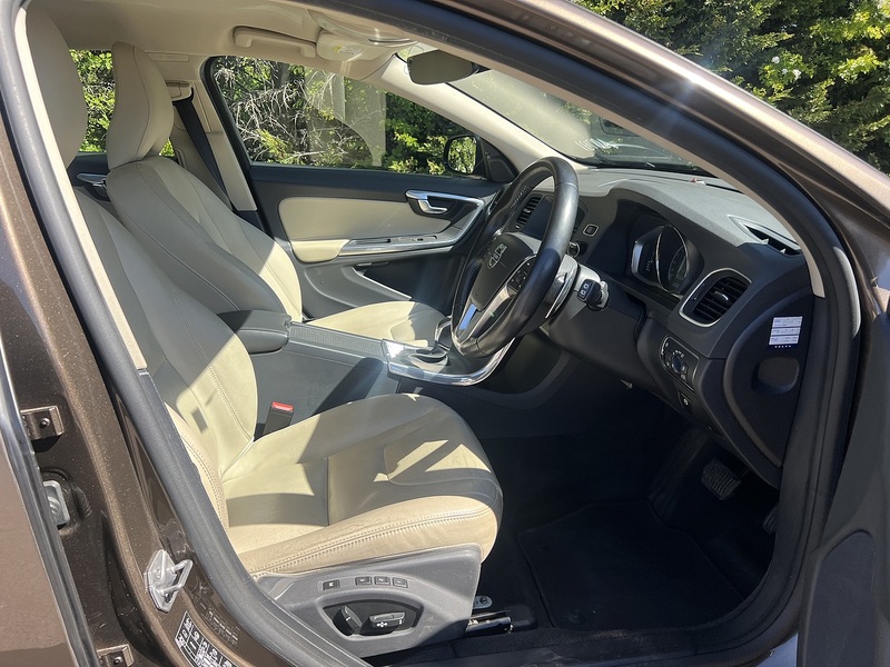 Volvo V60 T5 Cross Country SE - U11900