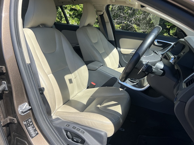 Volvo V60 T5 Cross Country SE - U11900