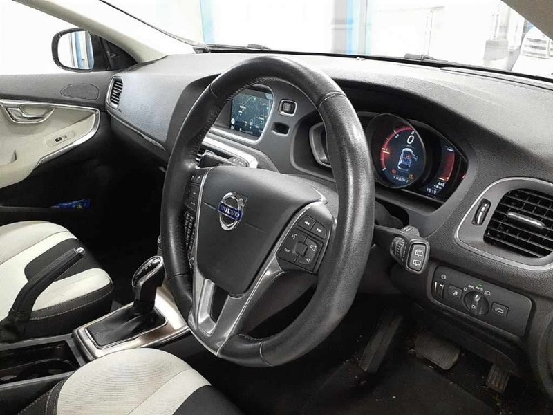 Volvo V40 D4 Se - U11902