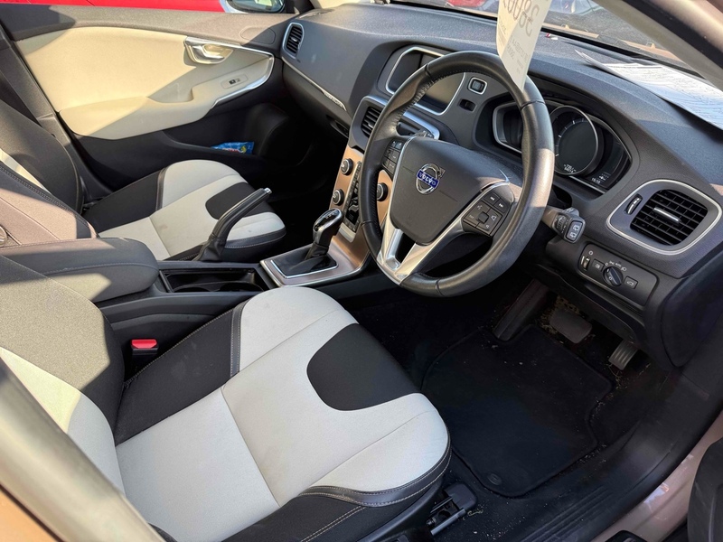 Volvo V40 D4 Se - U11902