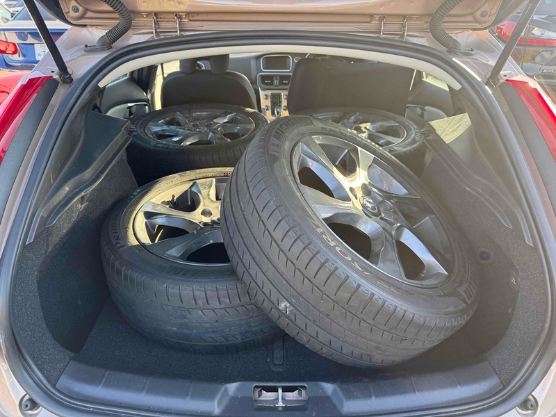 Volvo V40 D4 Se - U11902