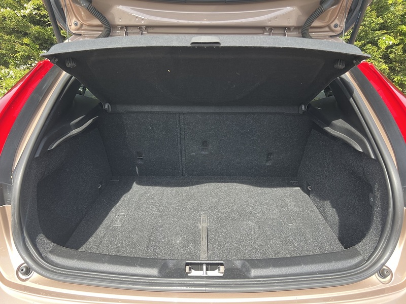 Volvo V40 D4 Se - U11902