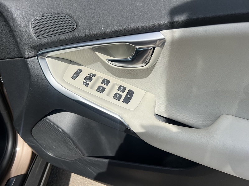 Volvo V40 D4 Se - U11902