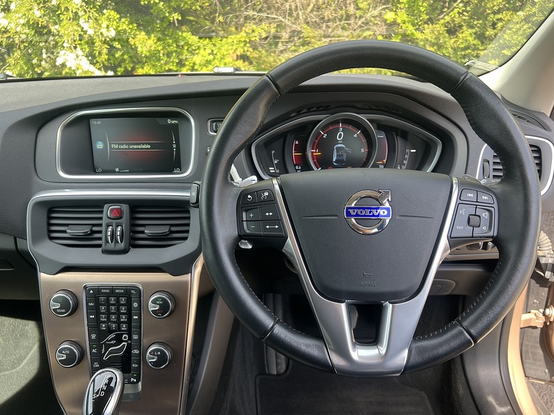 Volvo V40 D4 Se - U11902