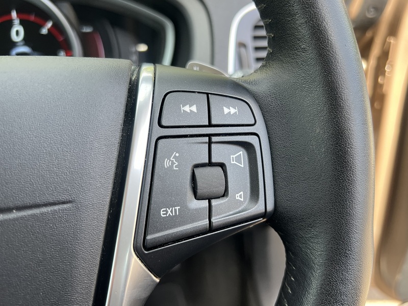Volvo V40 D4 Se - U11902