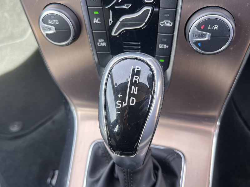 Volvo V40 D4 Se - U11902