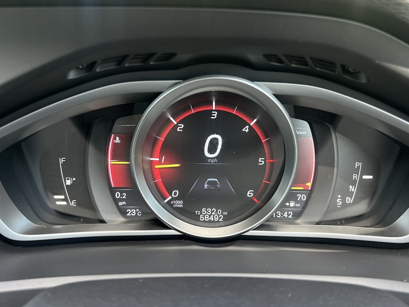 Volvo V40 D4 Se - U11902