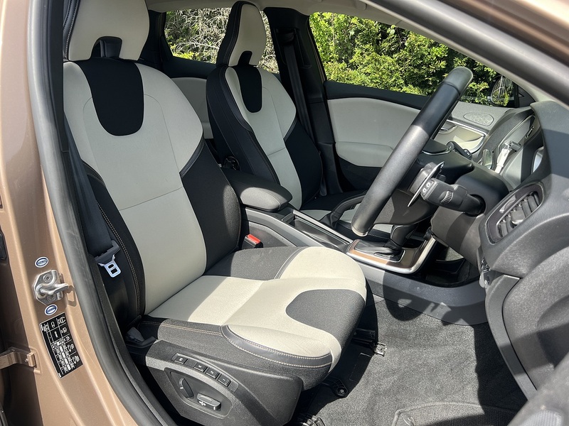 Volvo V40 D4 Se - U11902