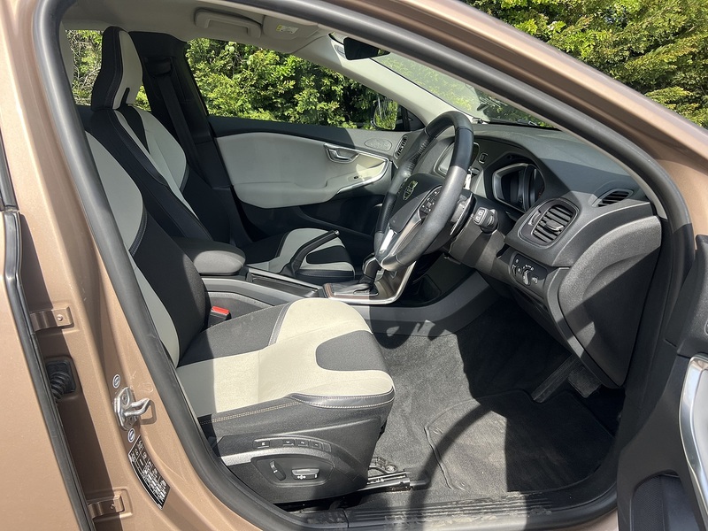 Volvo V40 D4 Se - U11902