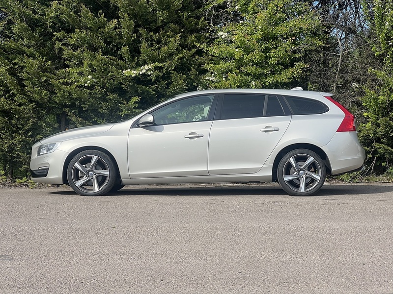Volvo V60 D4 Dynamic Edition - U11903