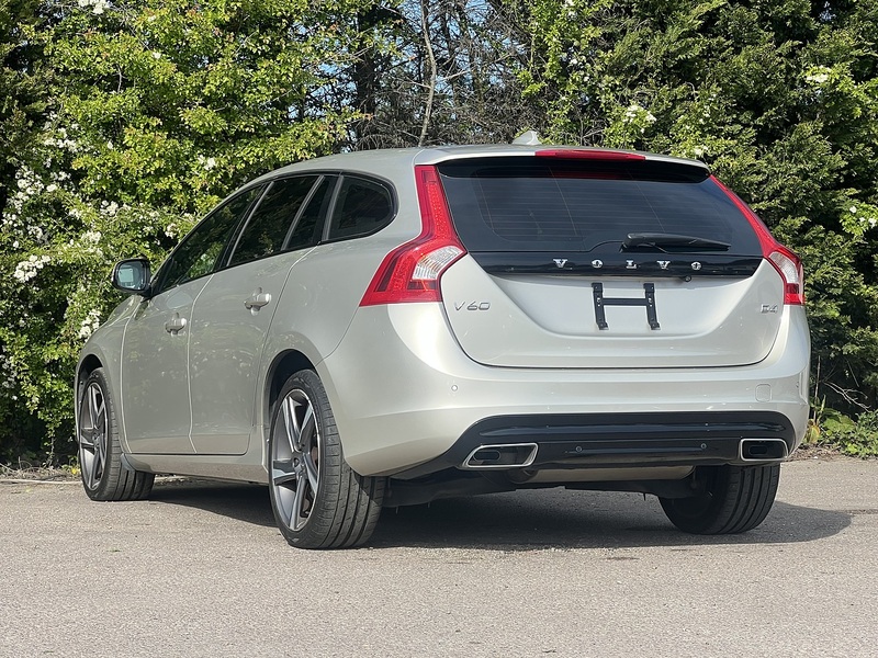 Volvo V60 D4 Dynamic Edition - U11903