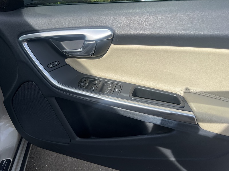 Volvo V60 D4 Dynamic Edition - U11903
