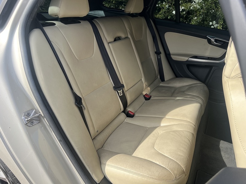 Volvo V60 D4 Dynamic Edition - U11903