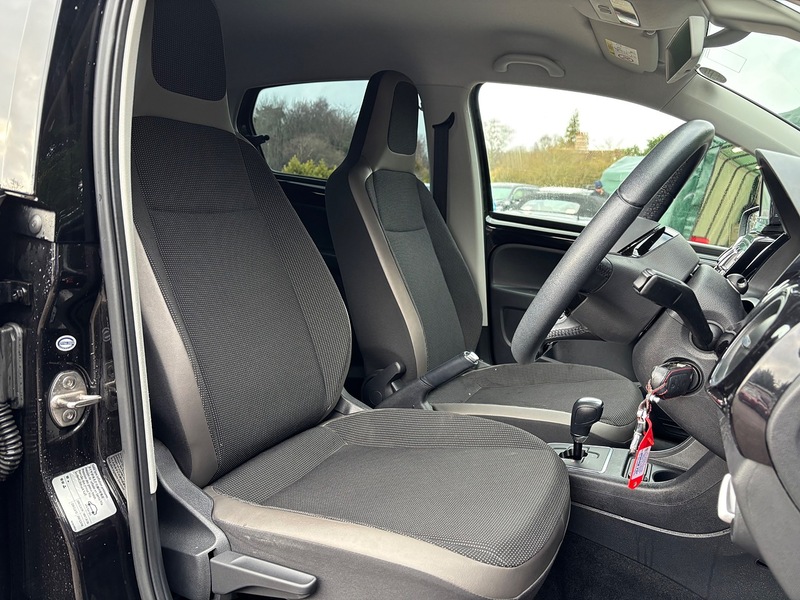 Volkswagen Up Black Up - U11904