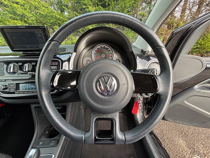 Volkswagen Up Black Up - U11904