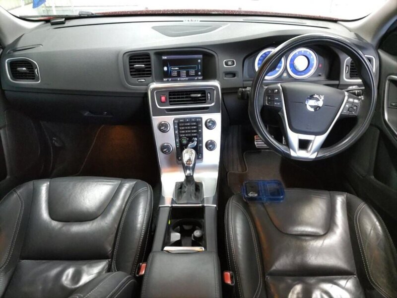 Volvo V60 T4 R-Design - U11905