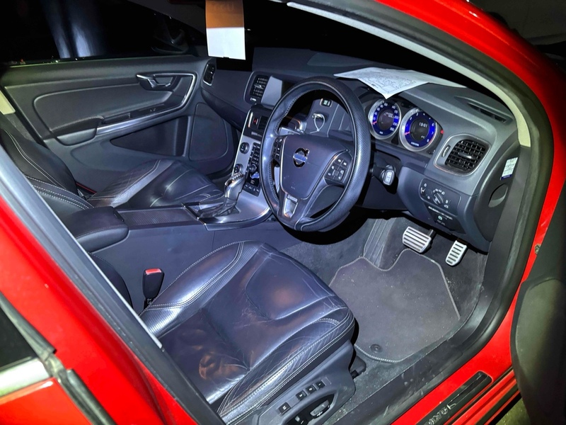 Volvo V60 T4 R-Design - U11905