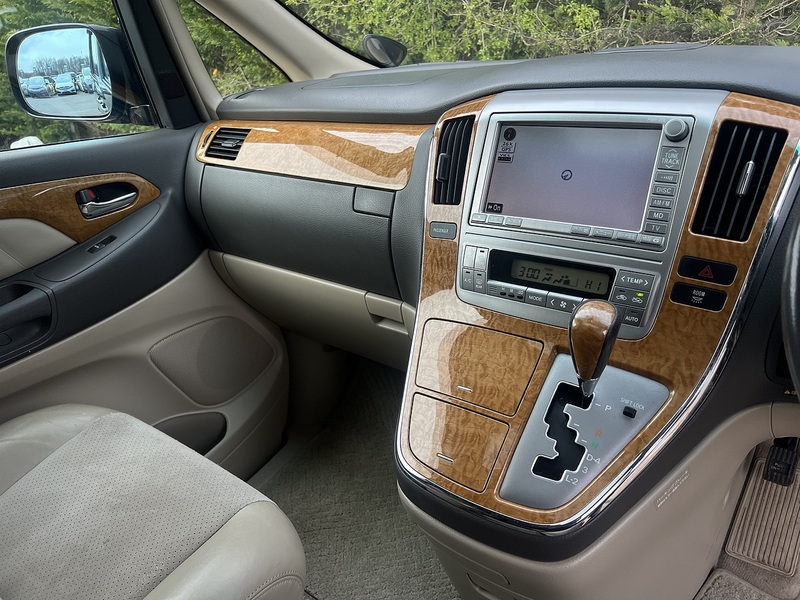 Toyota Alphard G  - U11908