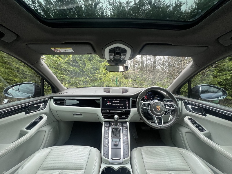 Porsche Macan T - U11911