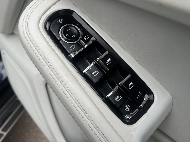 Porsche Macan T - U11911