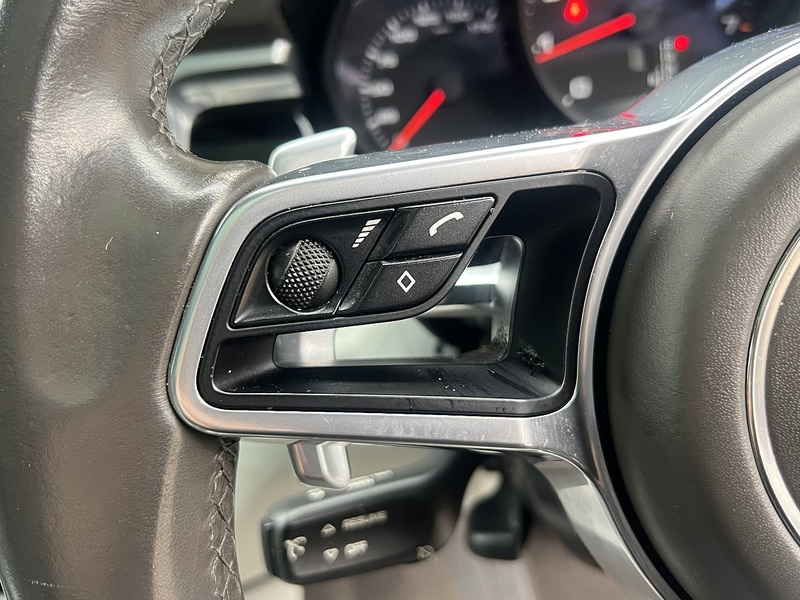 Porsche Macan T - U11911