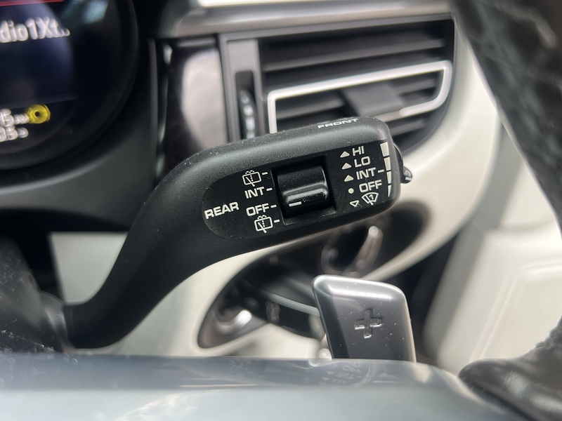 Porsche Macan T - U11911