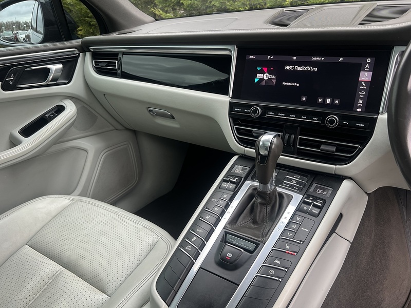 Porsche Macan T - U11911