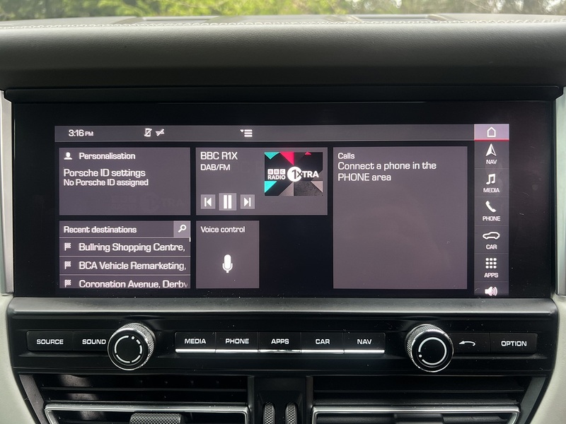 Porsche Macan T - U11911