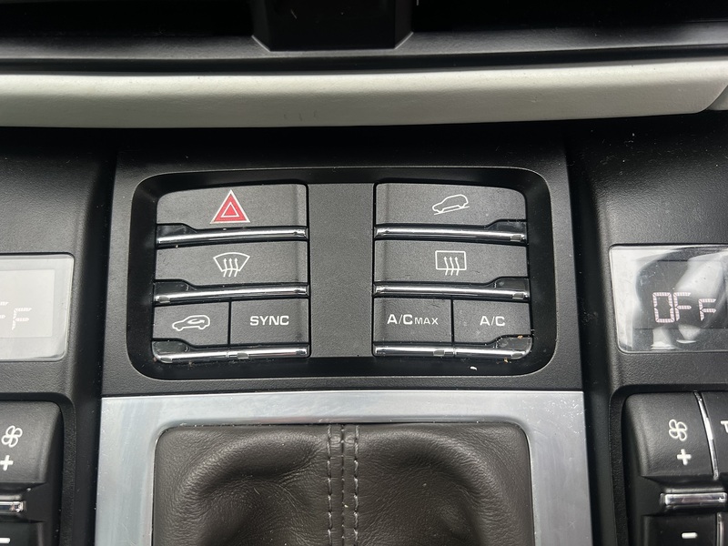 Porsche Macan T - U11911