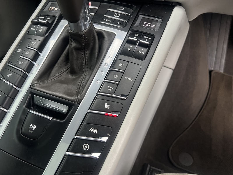 Porsche Macan T - U11911