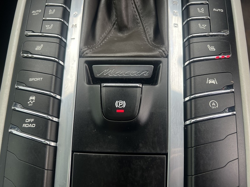 Porsche Macan T - U11911