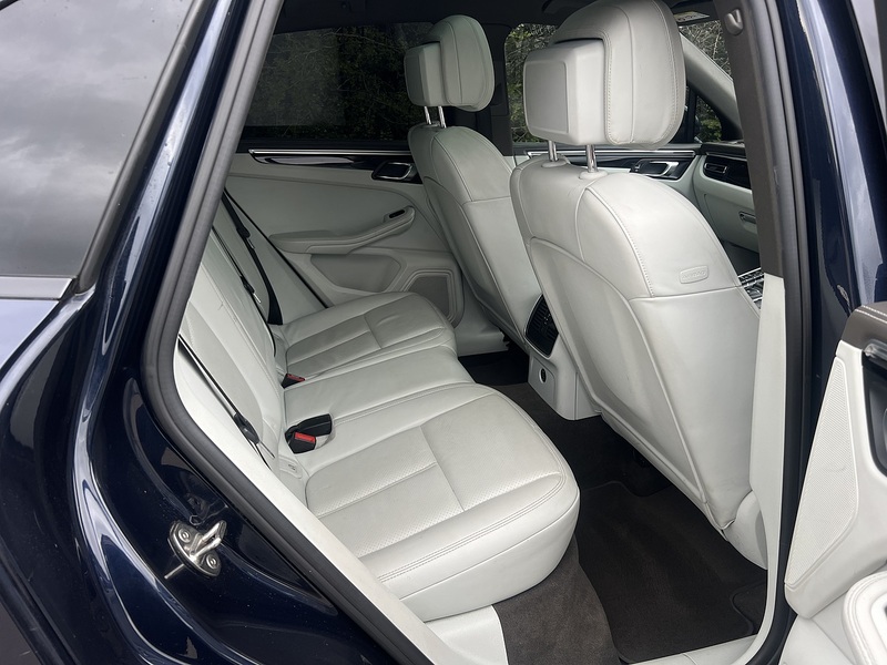 Porsche Macan T - U11911