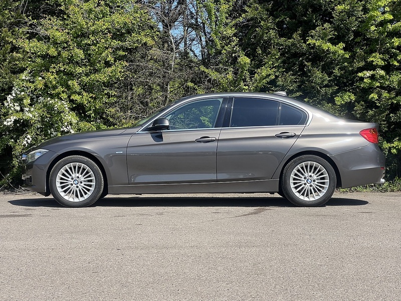 BMW 3 Series 320D Luxury - U11950