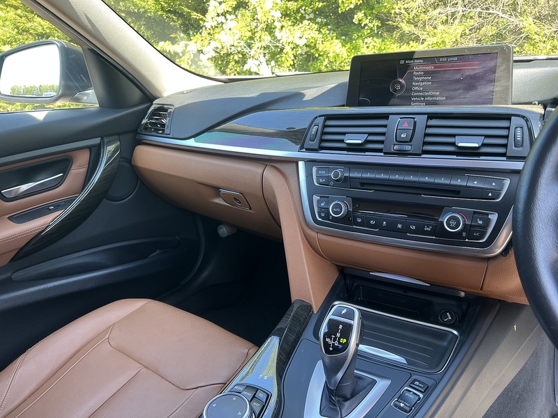 BMW 3 Series 320D Luxury - U11950