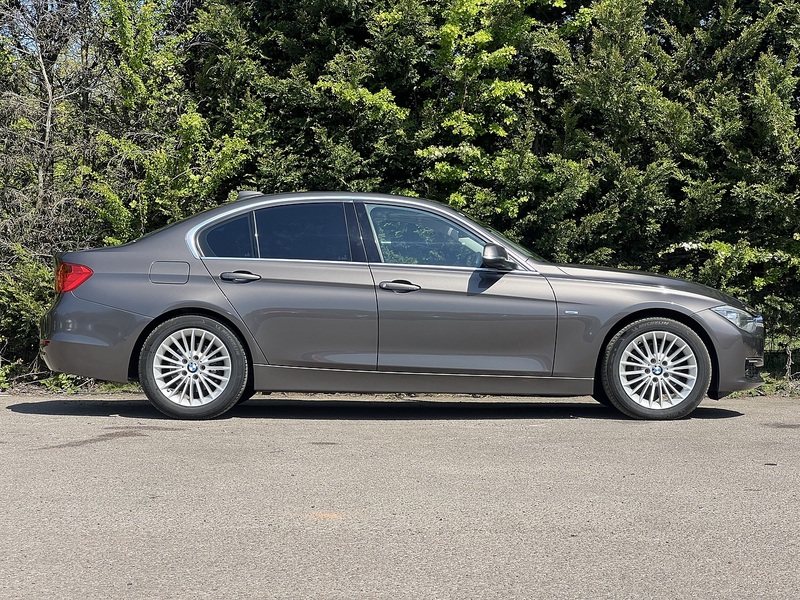 BMW 3 Series 320D Luxury - U11950