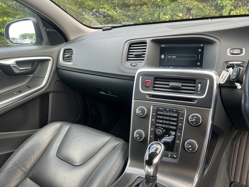 Volvo V60 T4 Se Lux - U11972