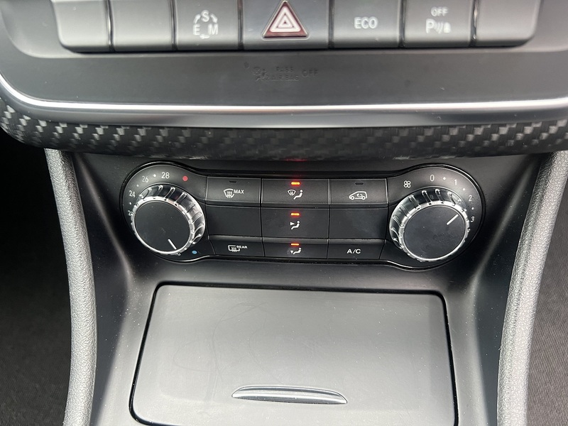 Mercedes-Benz A-Class A200 Amg Night Edition - U11974