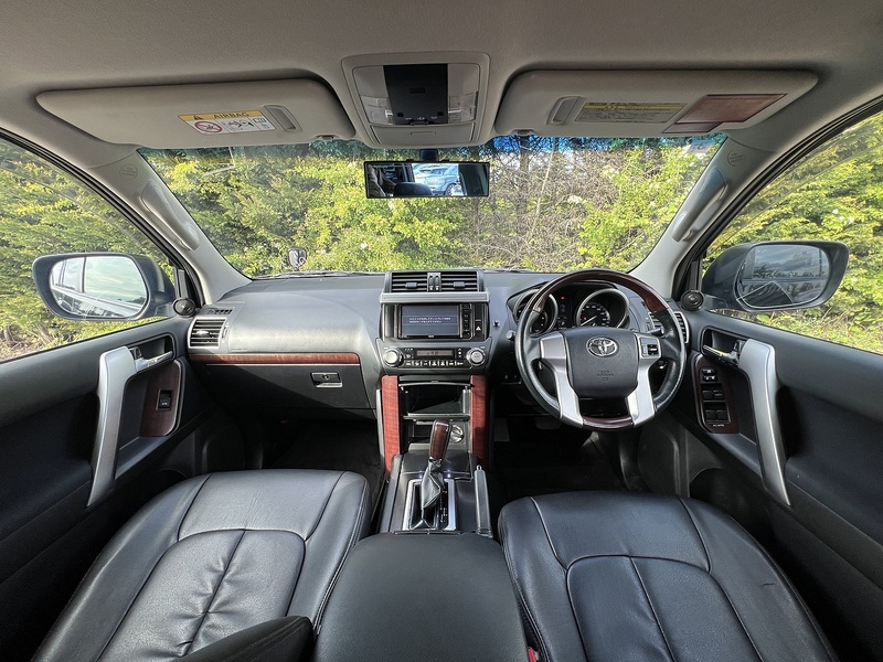 Toyota Land Cruiser Invincible - U11980